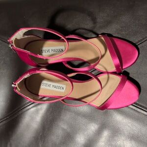 BRAND NEW Steve Madden Fuchsia Strappy Heels